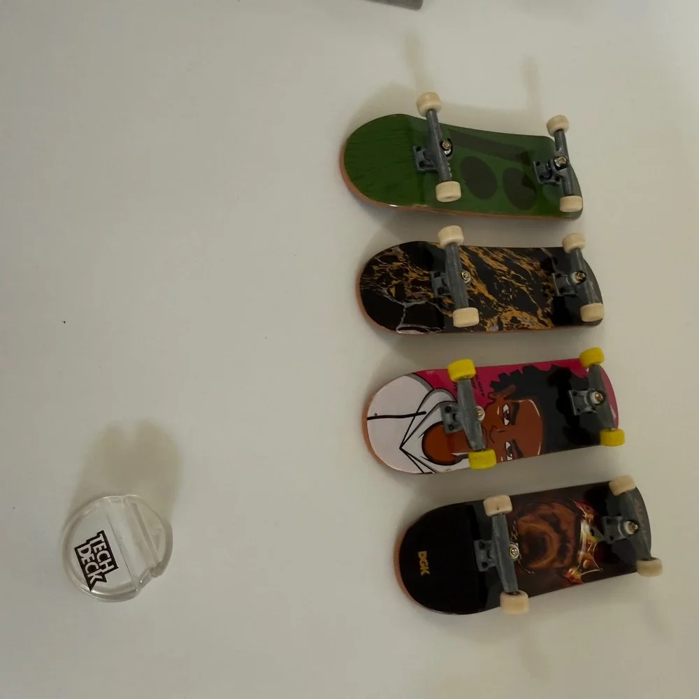 Tech Deck Fingerboard Skatepark Ramp Set + 4 Skateboards Spin Master 2009